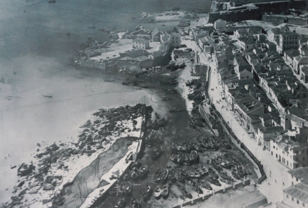 Vista sobre o Porto do Meio e lugar da Ribeira, 1936-37
